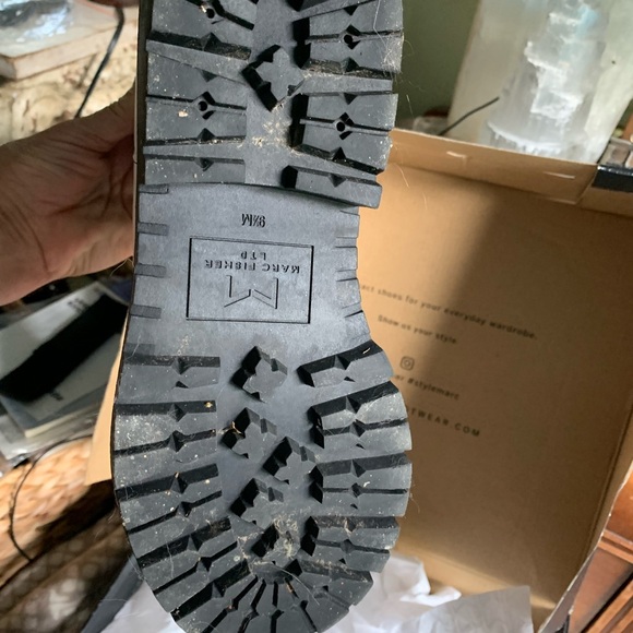 Marc Fisher White with Black Lug Sole Ankle Boots Women’s size 9.5 MLPATRICK - Picture 4 of 10